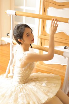 王亮李美诗